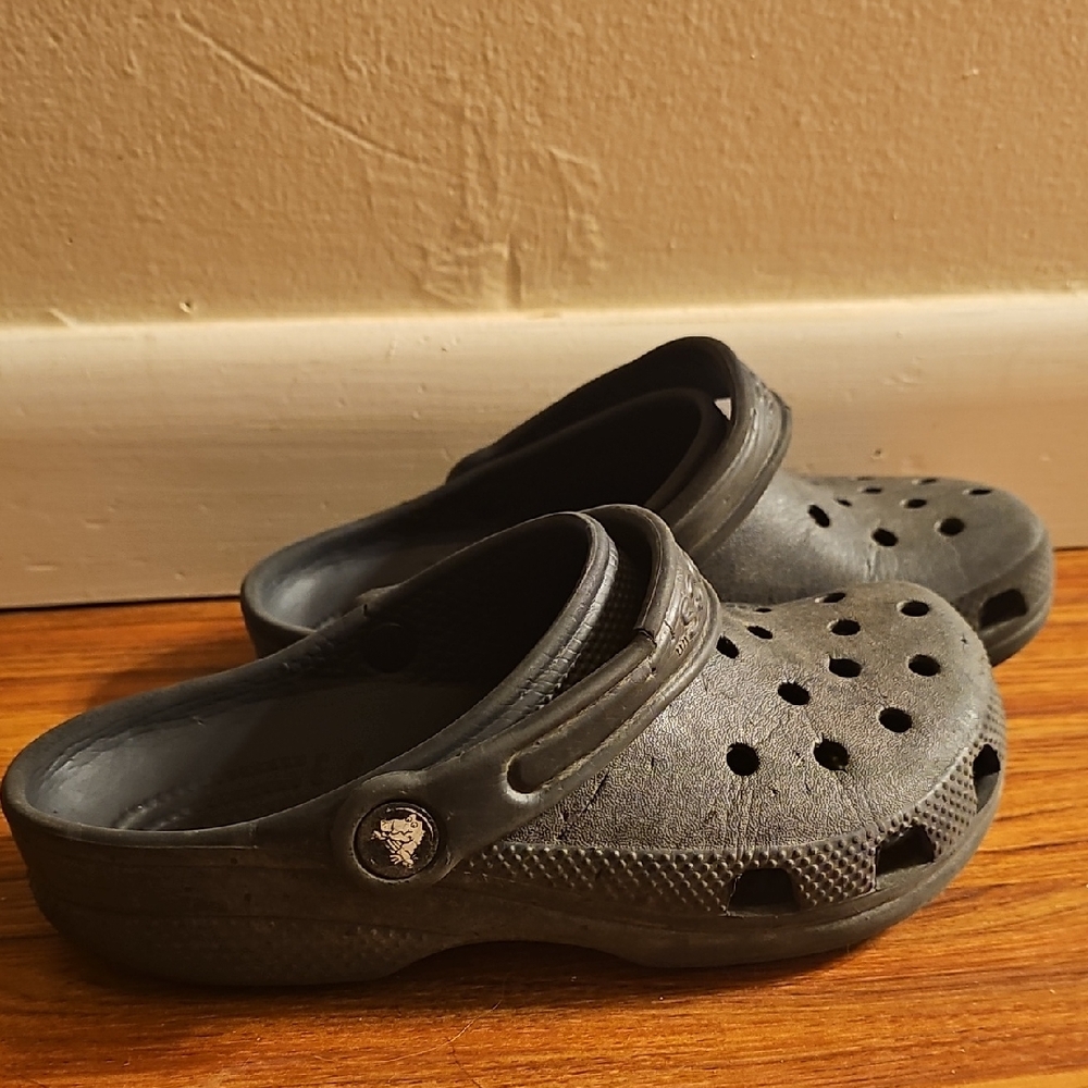 CROCS Bkack Clogs Sz2